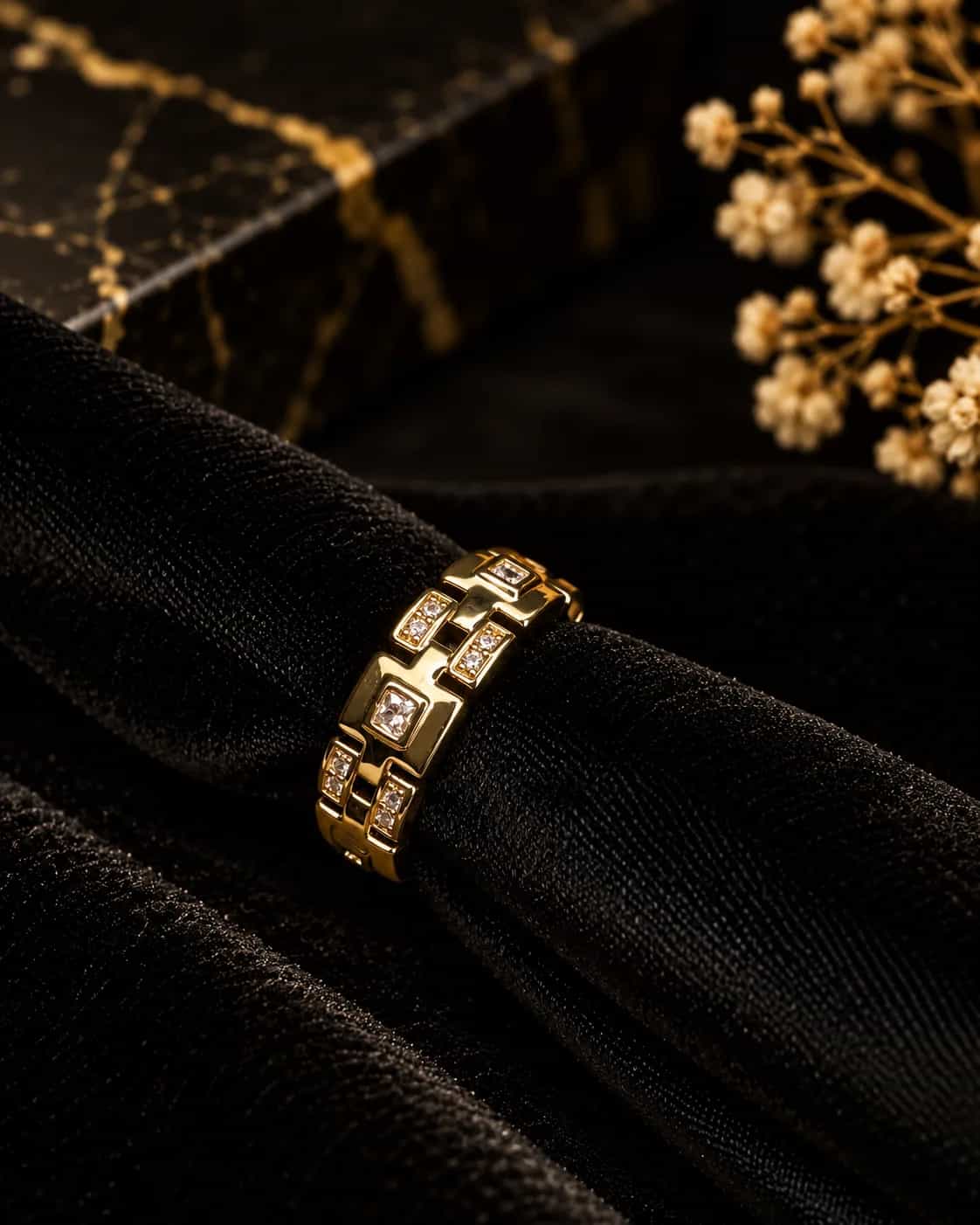 Golden Geometric Ring