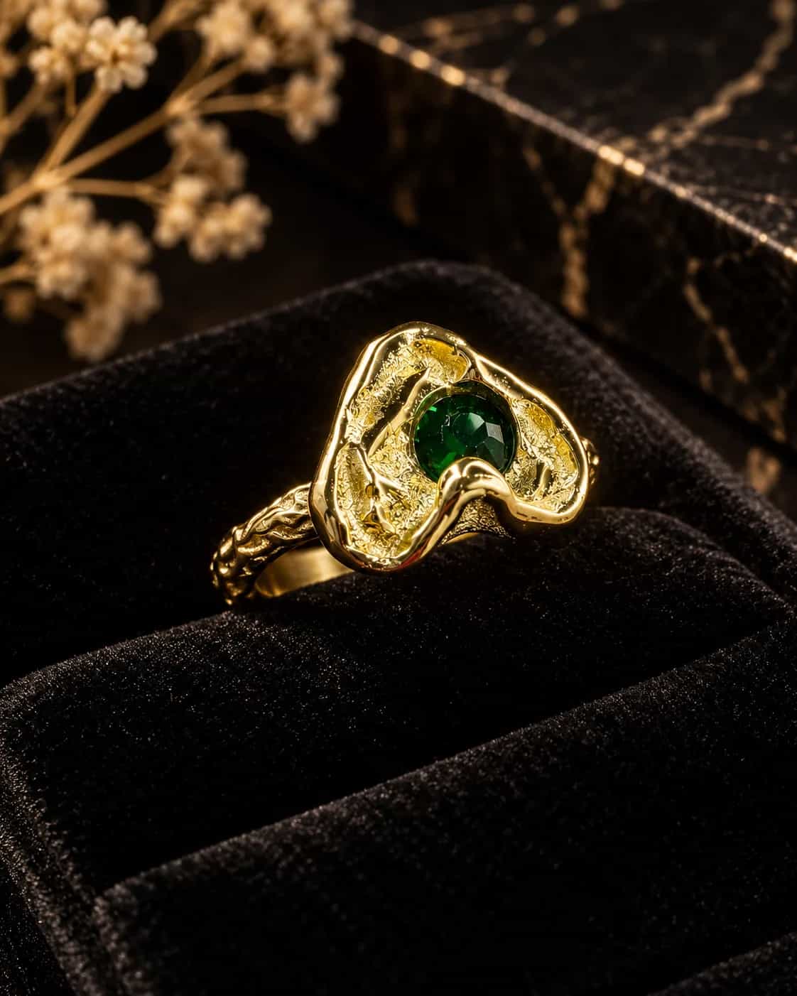 Emerald Sculpted Gold Ring